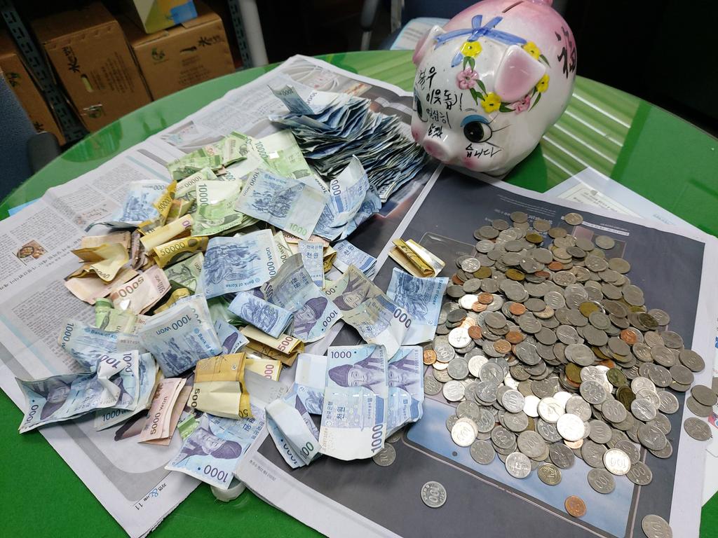 초계면 익명의 기부천사,‘희망의 돼지저금통’기부