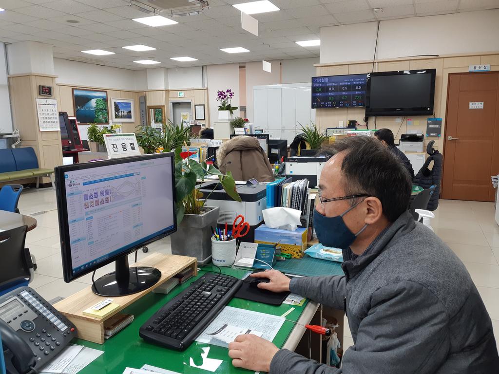 진용렬 청덕면 부면장 모범공무원 수당 전액 이웃돕기성금으로 기탁