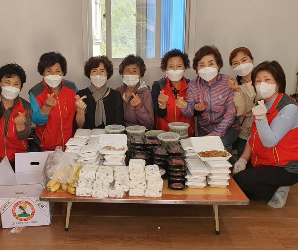 합천군자원봉사협의회 독거노인 생신 도시락 전달