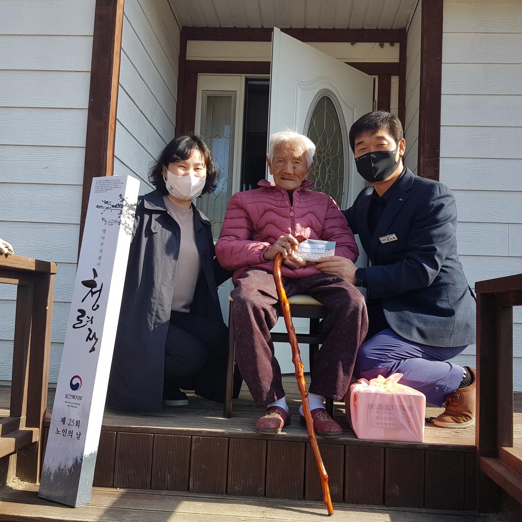 합천군 쌍백면, 100세 어르신 장수 지팡이 및 장수축하금 전달