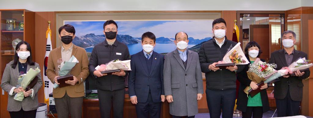합천군의회 2022년 충혼탑 참배, 정례간담회 열어 