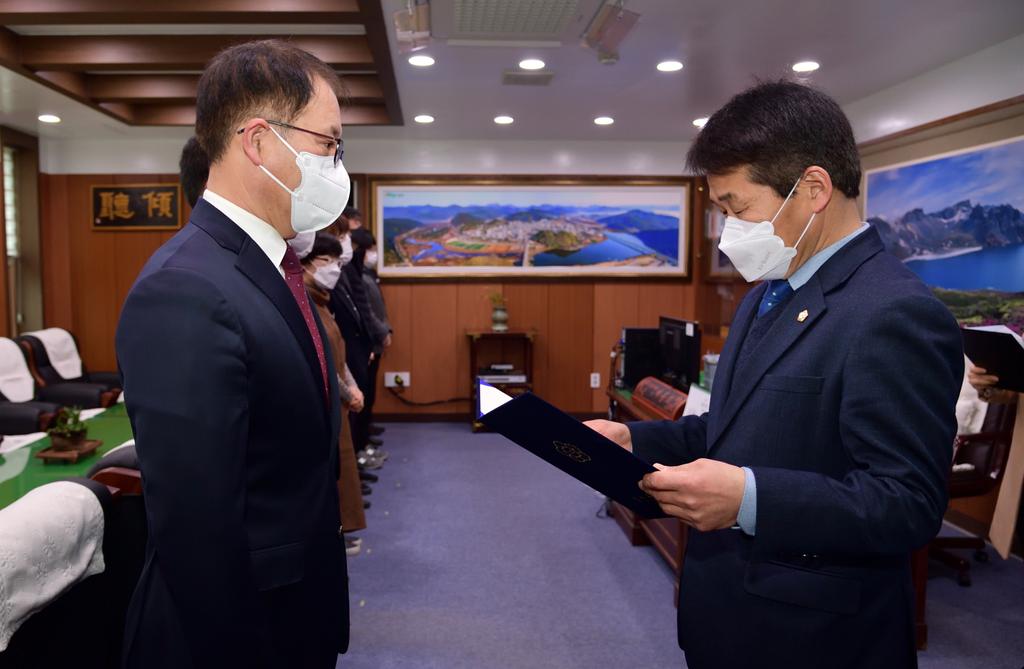 합천군의회 임용장 수여식 개최