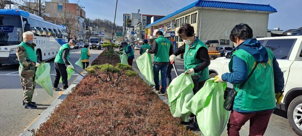 합천읍 새마을 협의회․부녀회 새봄맞이 환경정비 활동