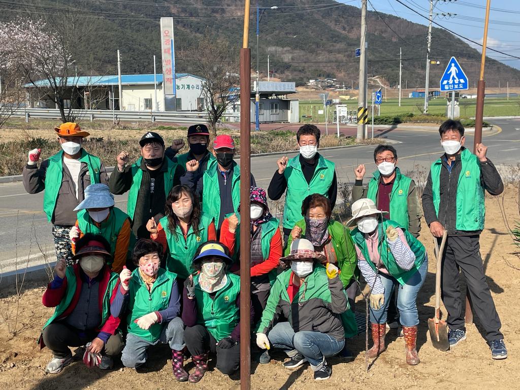 덕곡면 새마을협의회 나무 심고, 소각산불 없는 녹색마을 캠페인 구호 다짐