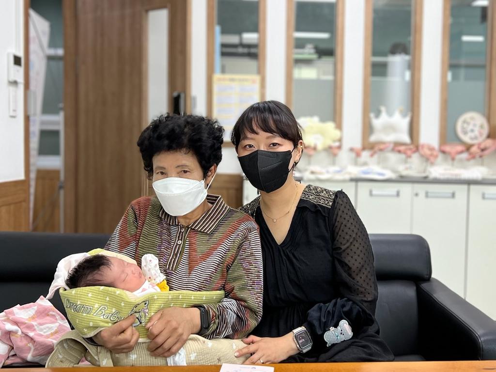 합천군, 산후조리비 지원으로 지방소멸 불끈다. 
