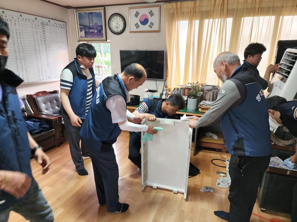합천군 쌍책면 청년회, 관내 경로당 에어컨 청소 봉사 활동 실시