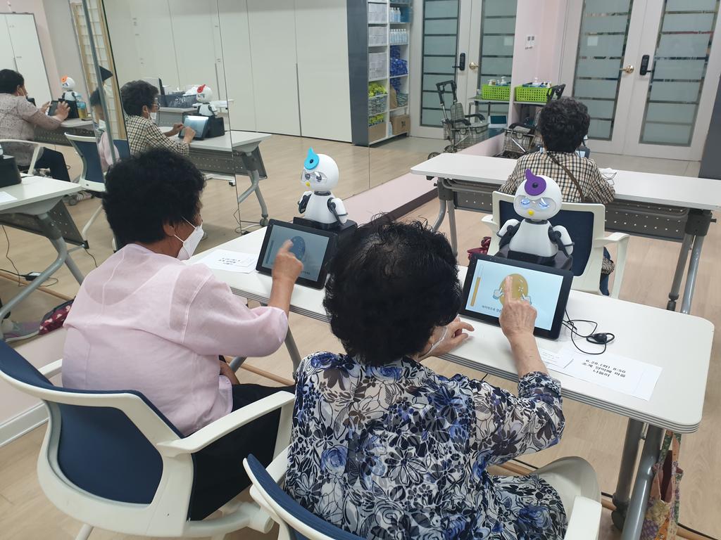 합천군 치매안심센터, 치매안심로봇 활용 쉼터프로그램 수업 실시