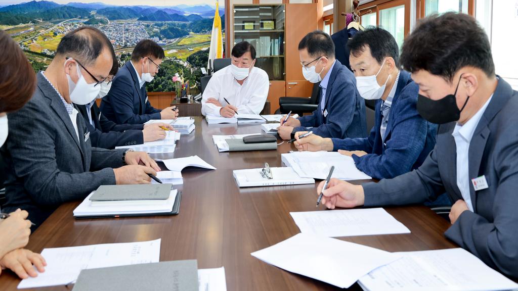 김윤철 합천군수 군정 현안사항 업무보고 받아