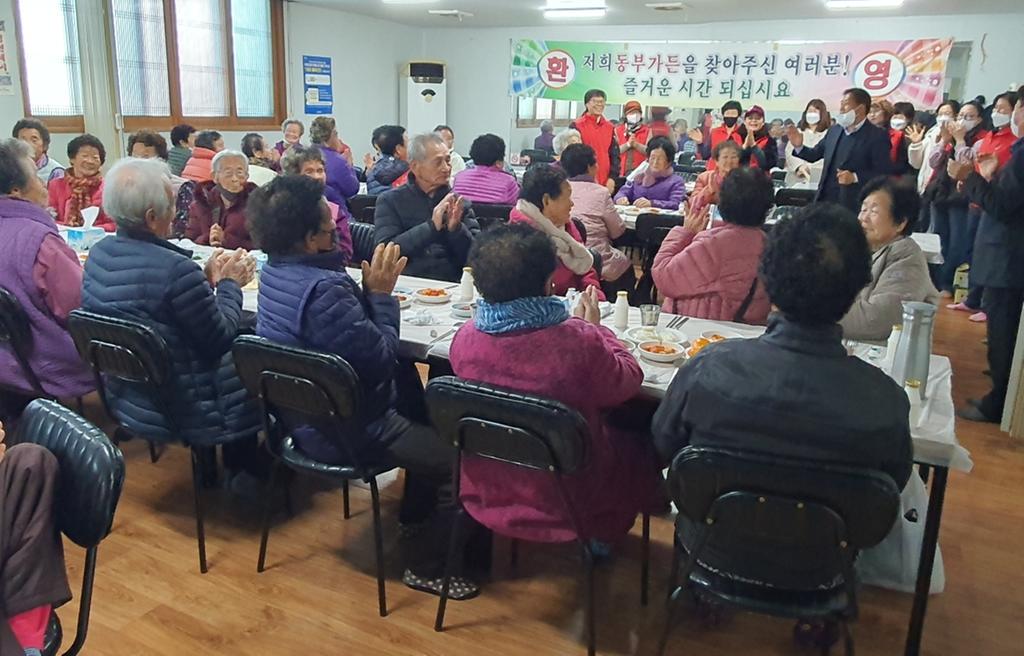  합천군 적중면 자원봉사회, 어르신 목욕봉사 실시