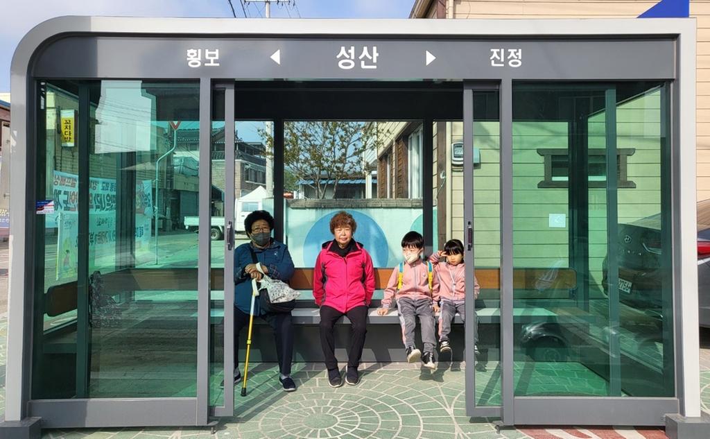 쌍책면, 면소재지 온열의자 버스승강장 설치