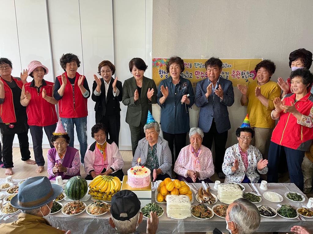 쌍책면 자원봉사회, 어르신 생신상 차려드리기 