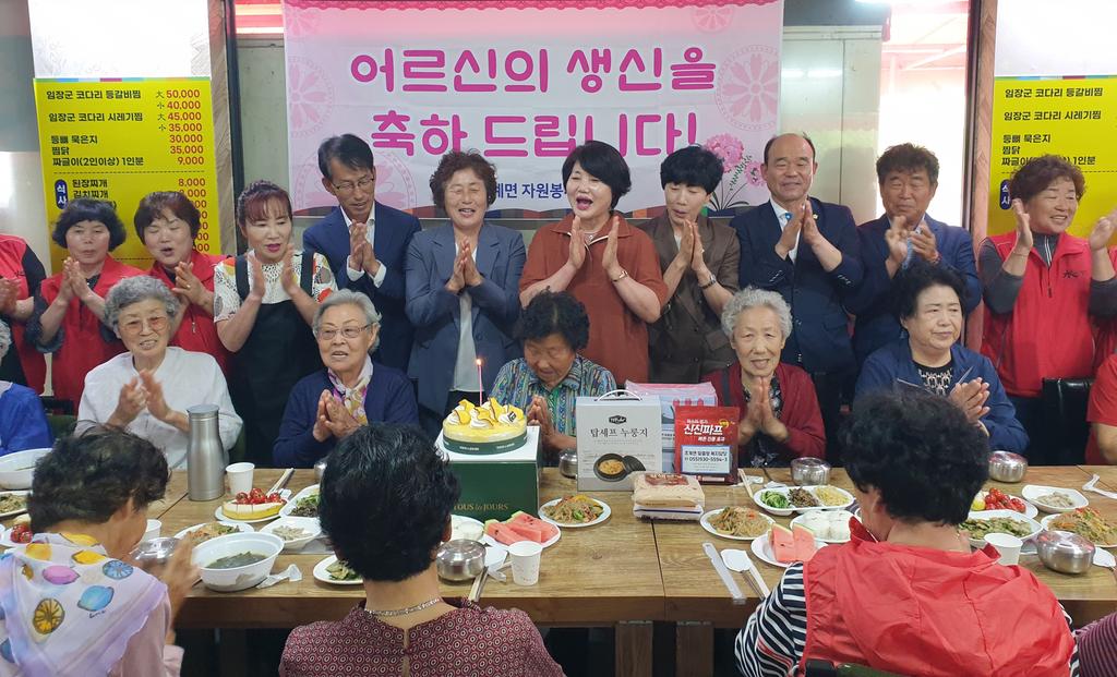 초계면 자원봉사회, 어르신 생신상 차려드리기 행사 진행