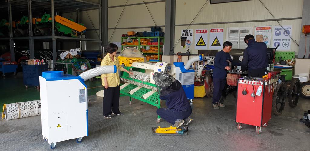 합천군, 농기계 수리 근로자 무더위 극복을 위한 이동식 냉방기 설치