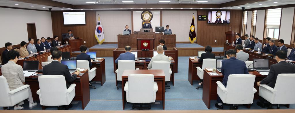 제274회 합천군의회 임시회 회기 마무리      
