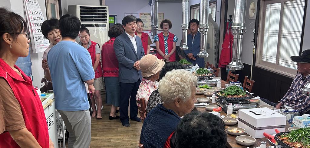 합천군 적중면 자원봉사회, 어르신 생신상 차려드리기 행사 실시