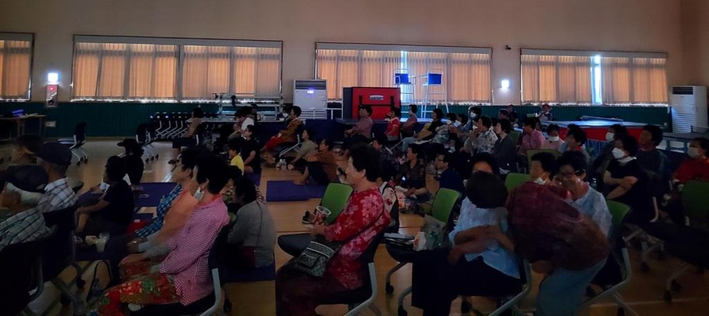 ‘추억 한 스푼 적중극장’적중면에서 주민 영화상영제 열려