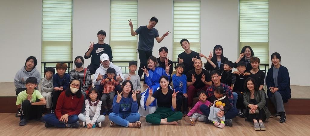 합천군학교밖청소년지원센터, 신나는 예술여행 관람