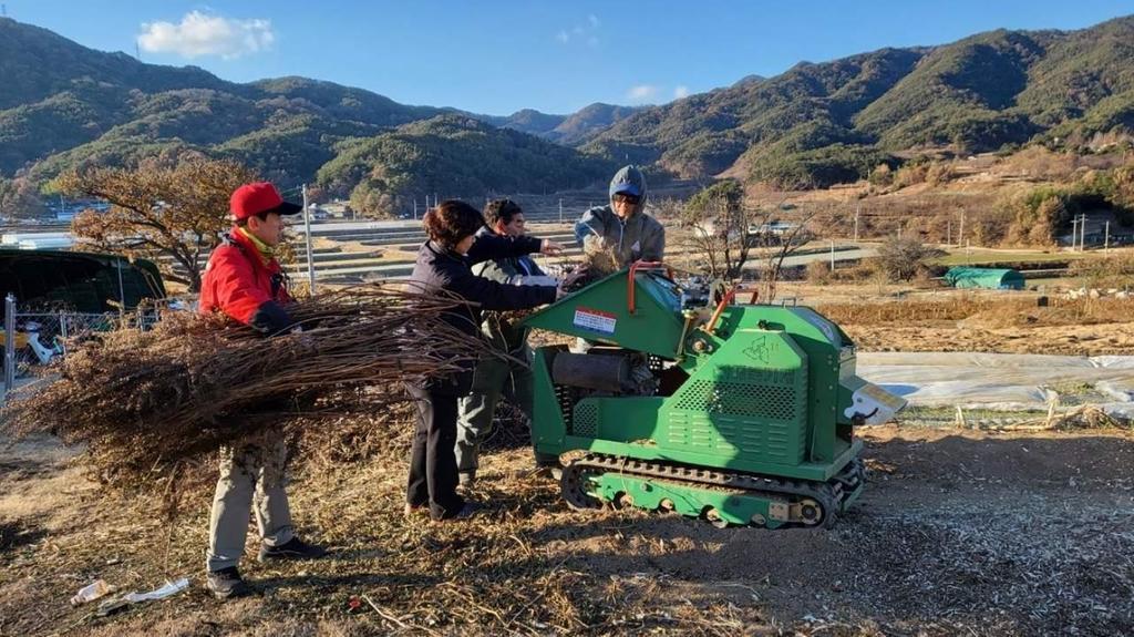 합천읍, 농부산물 파쇄작업 실시... 산불예방 ‘총력’