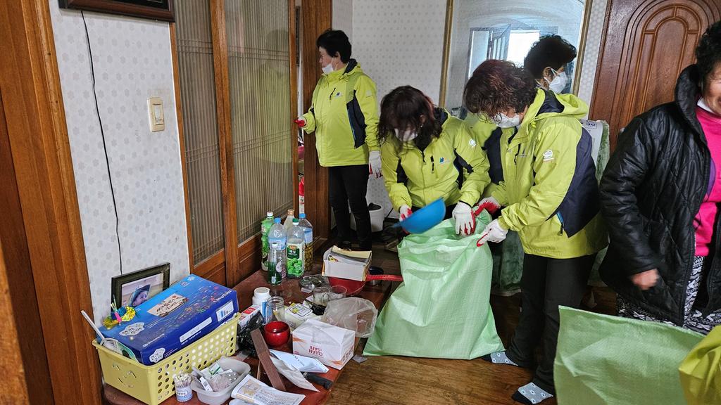 덕곡면 여성민방위기동대, 장애인 가구 주거환경개선 봉사
