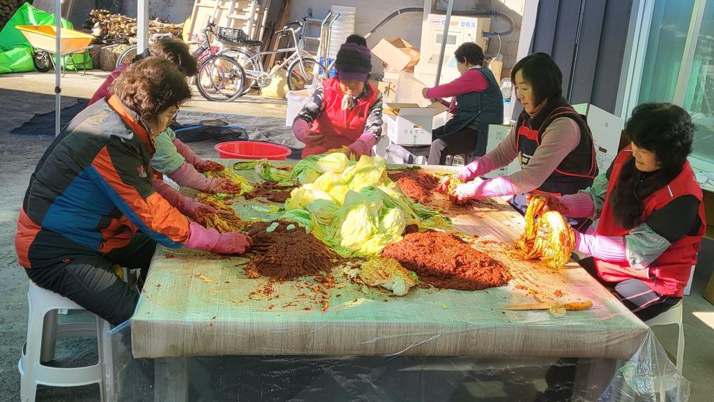 합천군 쌍백면 자원봉사회, 사랑의 김장 나눔 행사 가져 
