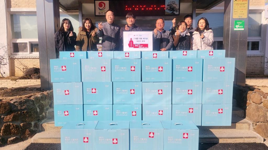 ㈜새옹 박기성 대표, 쌍백면에 이웃돕기 성품 기탁