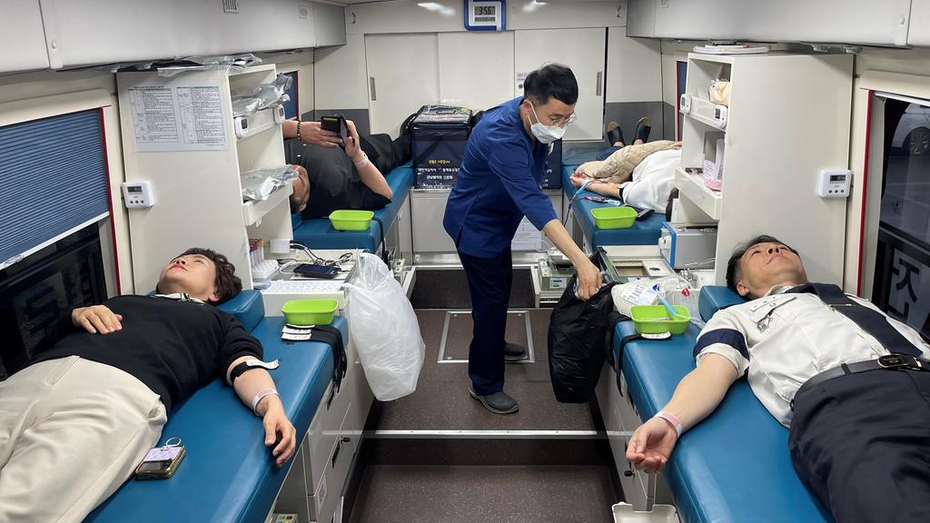 합천군, 공직자 등 40명 사랑의 헌혈로 한파 이겨내