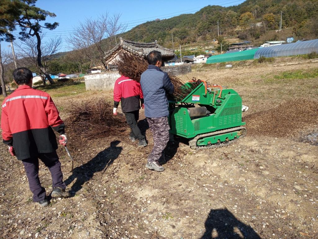 합천군 적중면, 찾아가는 영농부산물 파쇄지원단 운영
