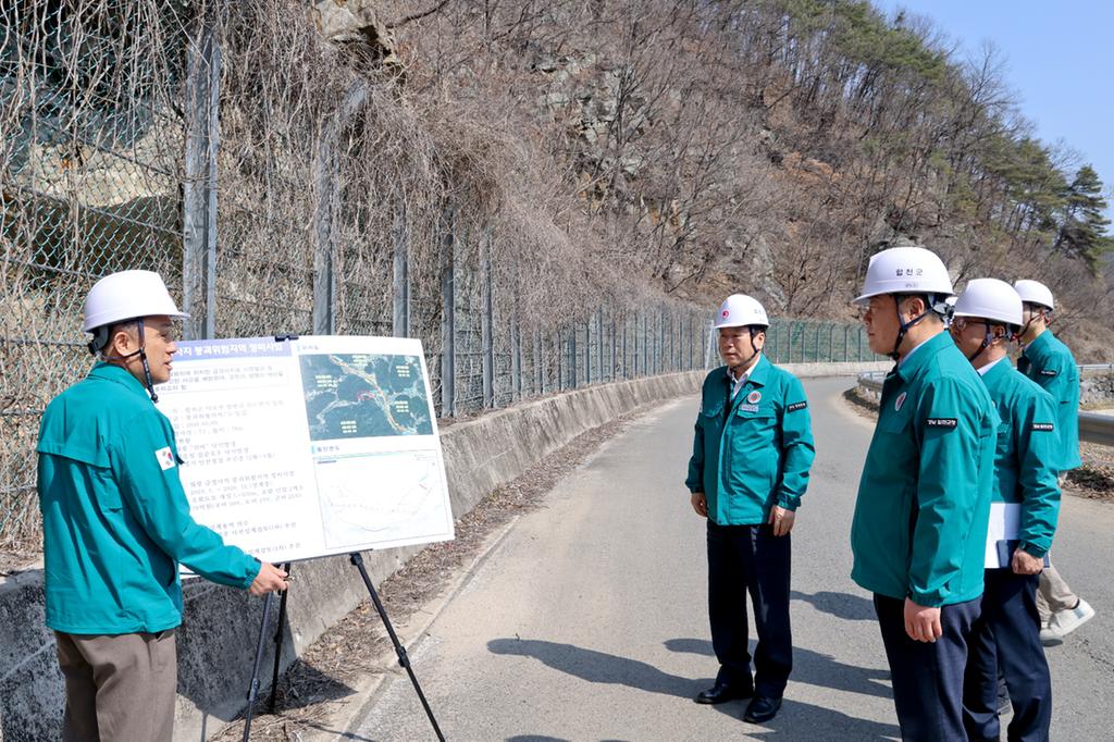김윤철 합천군수, 해빙기 급경사지 안전점검...인명·재산 피해 예방 