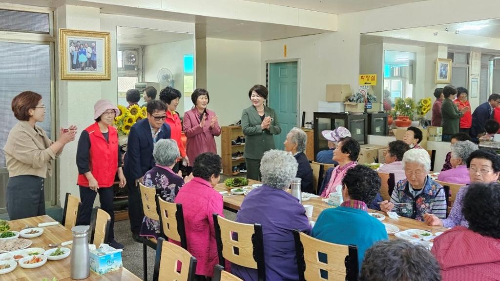 합천군 쌍책면 자원봉사회, 목욕 봉사로 이웃사랑 실천