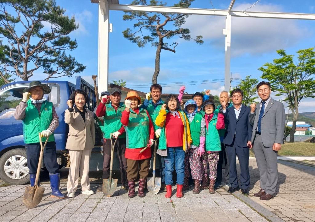 합천군 가회면 새마을협의회․부녀회, 꽃나무 심기 활동 