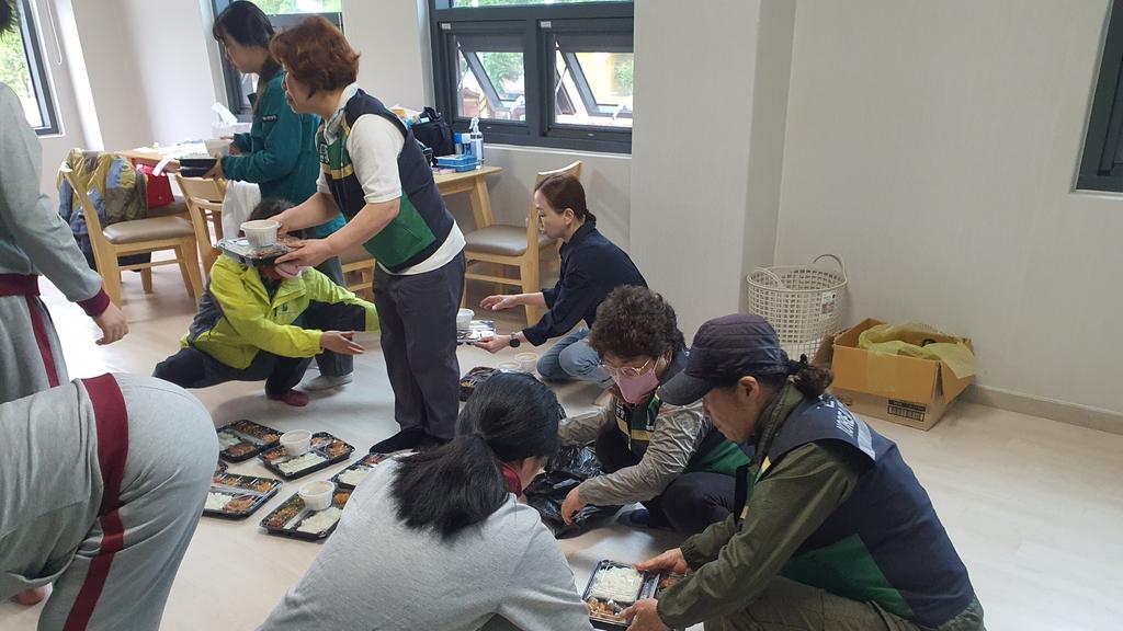 합천군 여성민방위기동대, 양산리 수해 이재민 도움 손길 