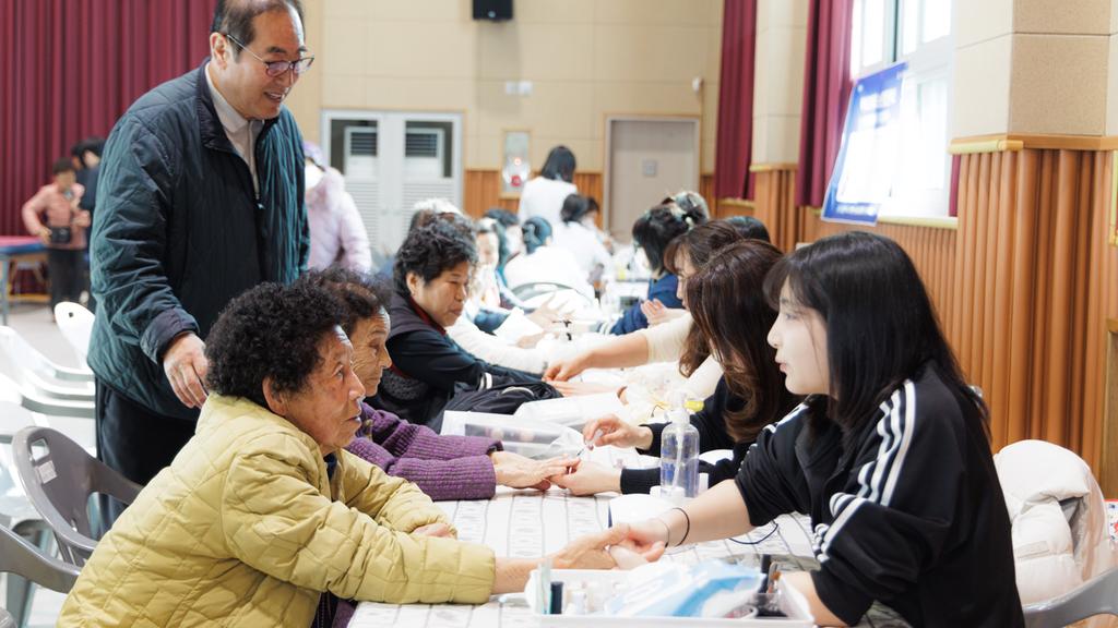 건강 싣고‘부르릉’농촌왕진버스1