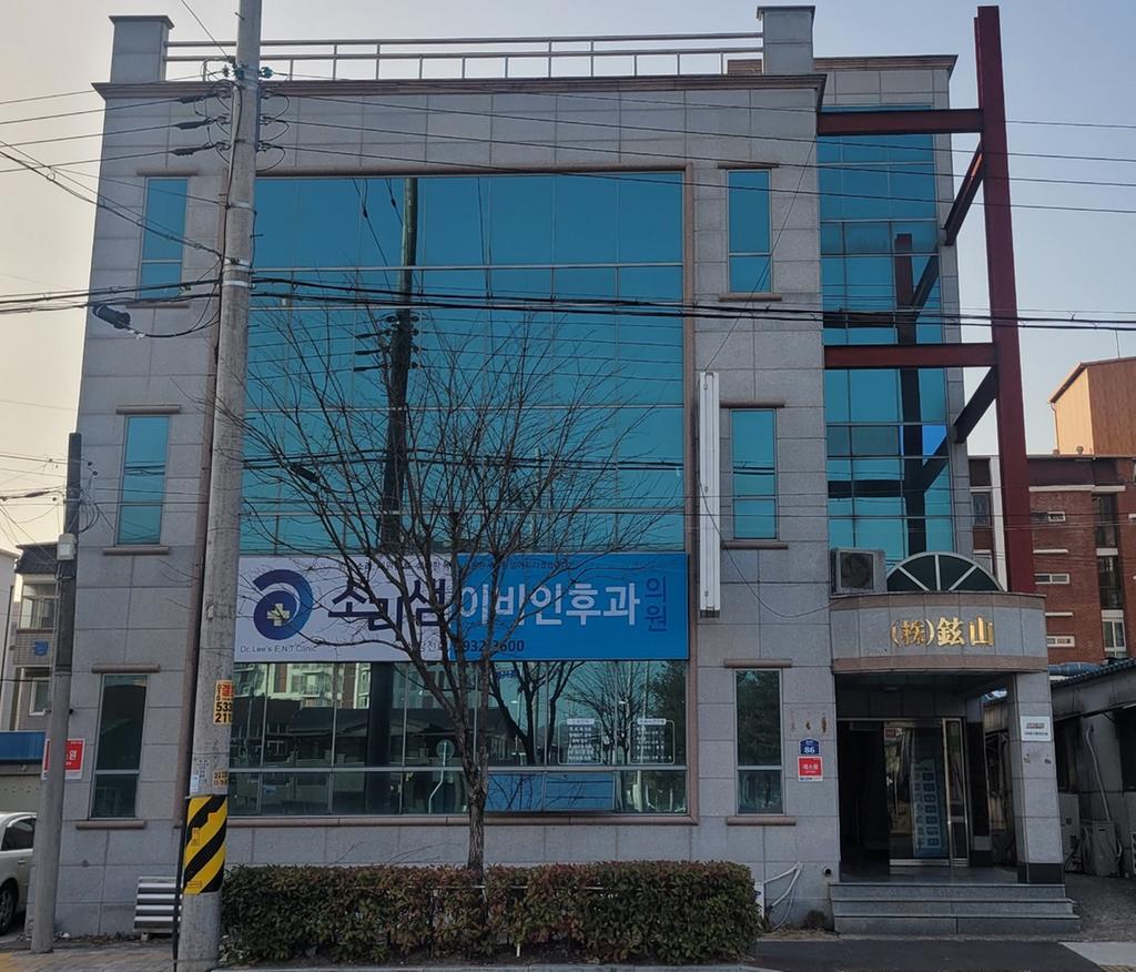 건물 전면부 사진