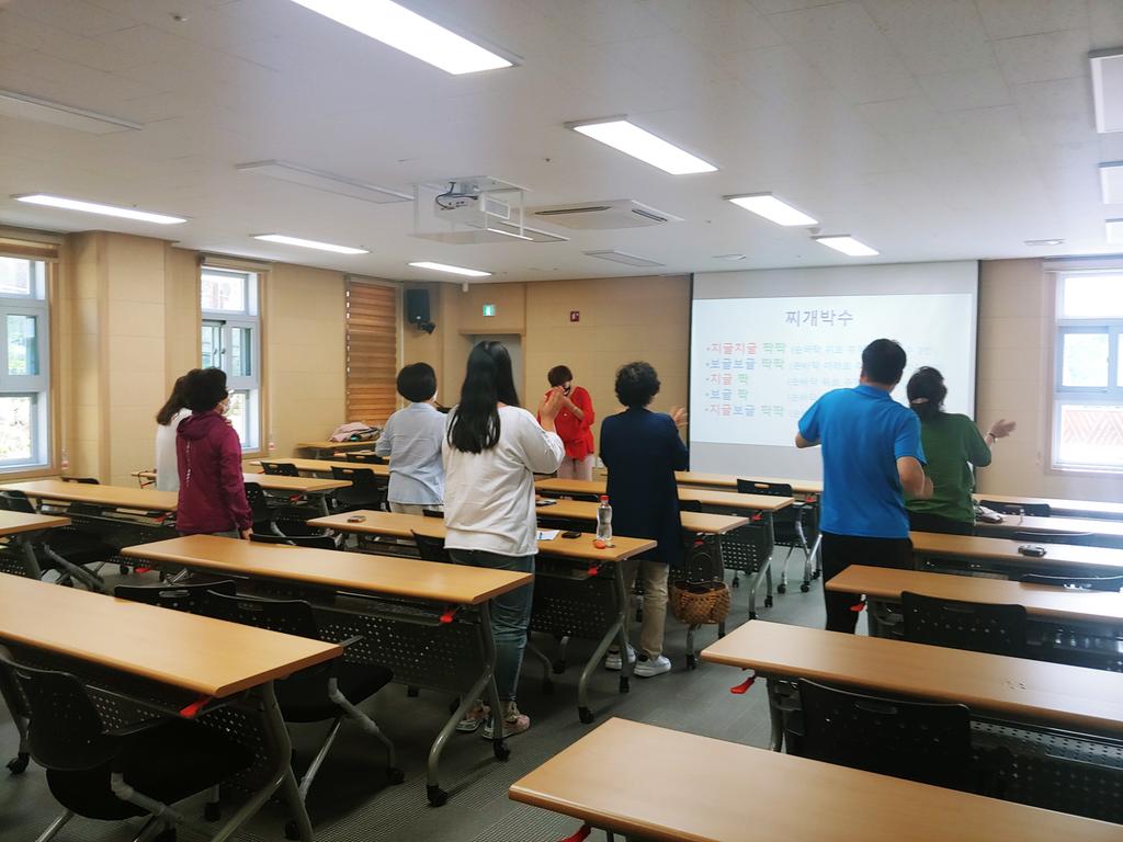 실버체조지도사 자격증반 학습 현장 -(1)