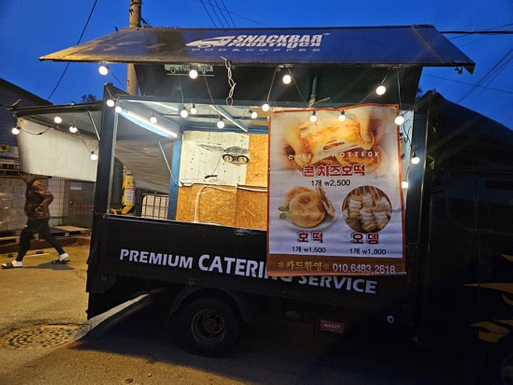 윙 펼친 옆모습입니다
