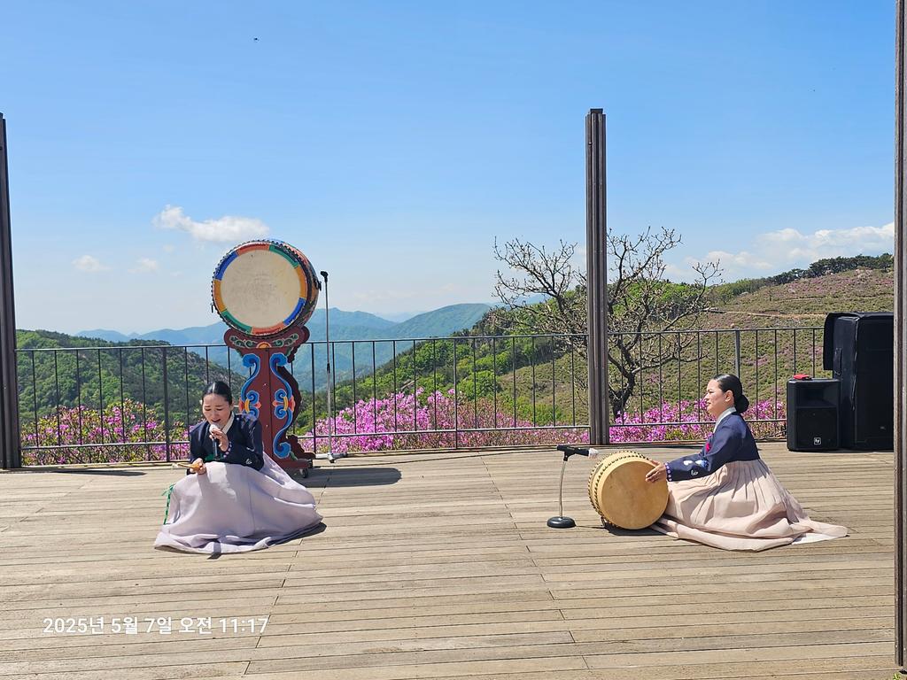 판소리 열창중이세요